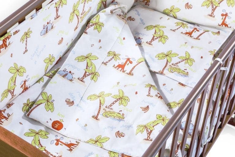 Set pentru patut bebe, Somnart, cearceaf cu elastic pentru saltea 60x120x10, pernuta 37×55, pilota 100×105, aparatori 180x45, model Jungle - 9