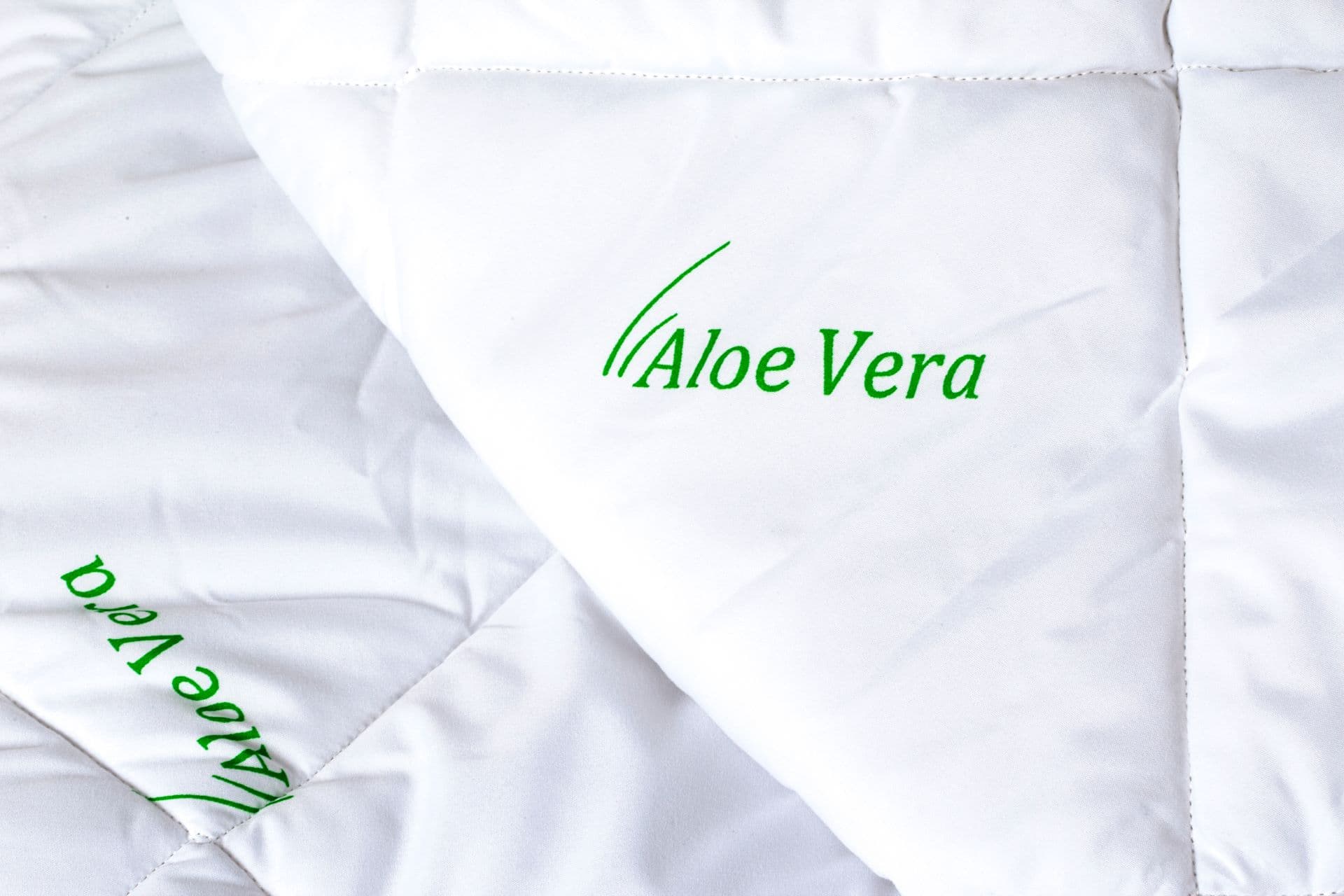 Pilota Aloe Vera 200×220, Somnart, matlasata, umplutura medie-groasa 300 gr/mp, pentru primavara – toamna - 7