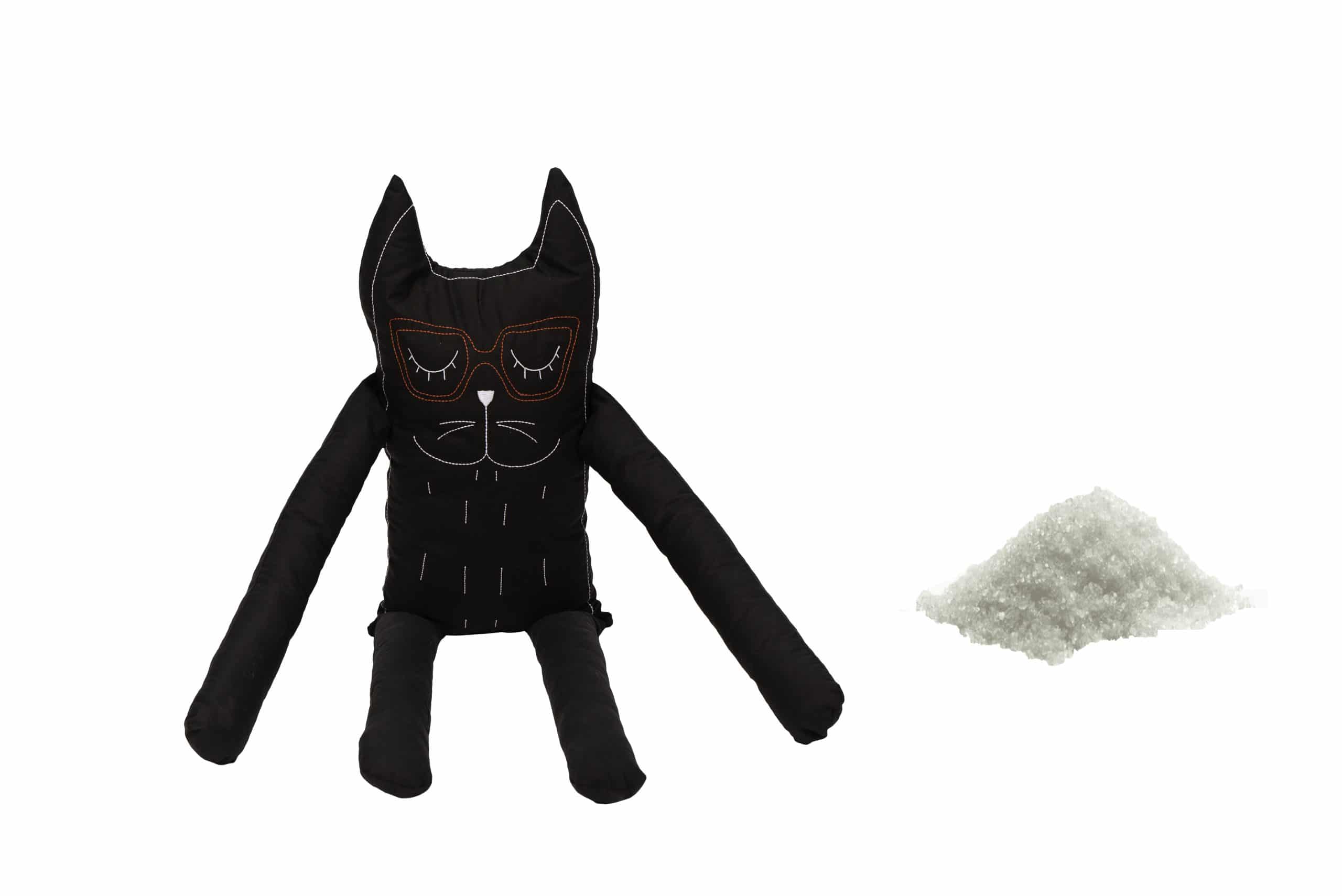 Perna in forma de pisica SomnArt, bumbac, umplutura sare, Negru